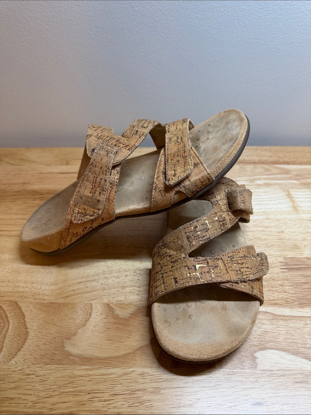 Vionic Women's Cork-Style Strappy Slide Sandals in Tan and Gold - Picture 5 of 7